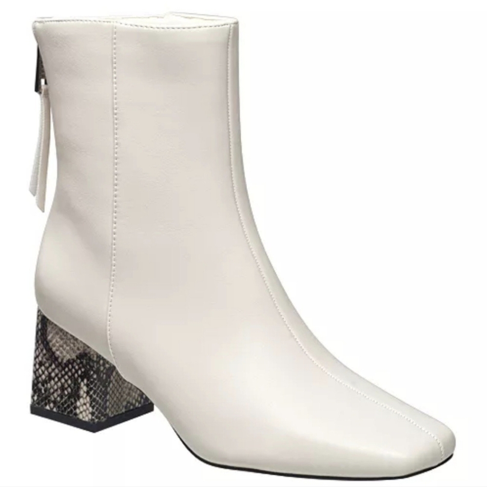 Chic White Ankle Boots with Snakeskin Block Heel - Picture 4 of 8